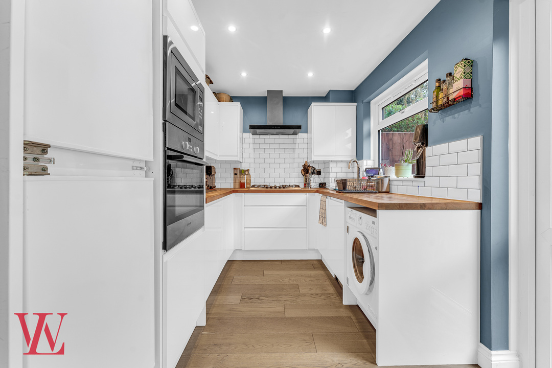 3 bed semi-detached house for sale in Sunningdale, Bishop's Stortford, Hertfordshire  - Property Image 4