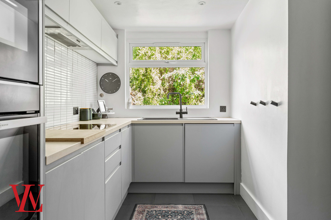 2 bed detached house for sale in Stort Road, Bishop's Stortford, Hertfordshire 6