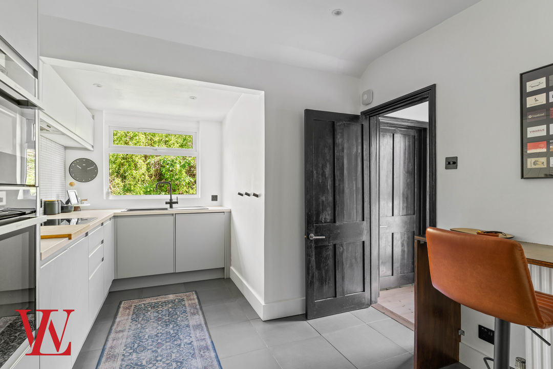 2 bed detached house for sale in Stort Road, Bishop's Stortford, Hertfordshire 3