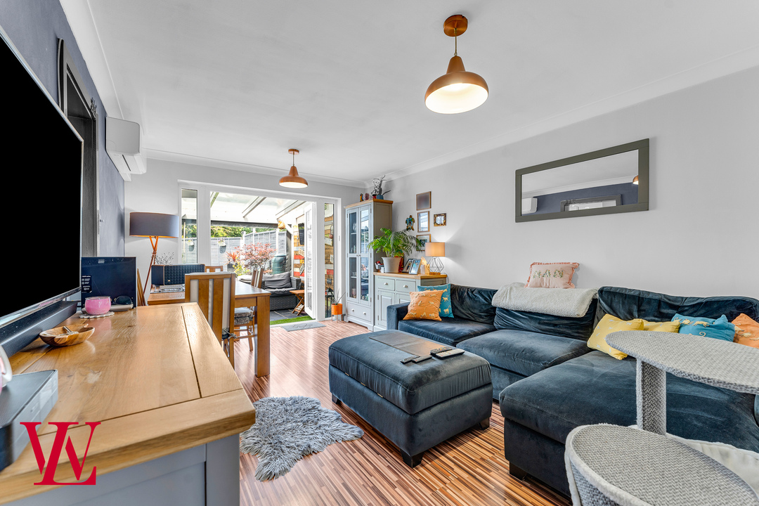 2 bed maisonette for sale in Goodwin Stile, Bishop's Stortford, Hertfordshire  - Property Image 2