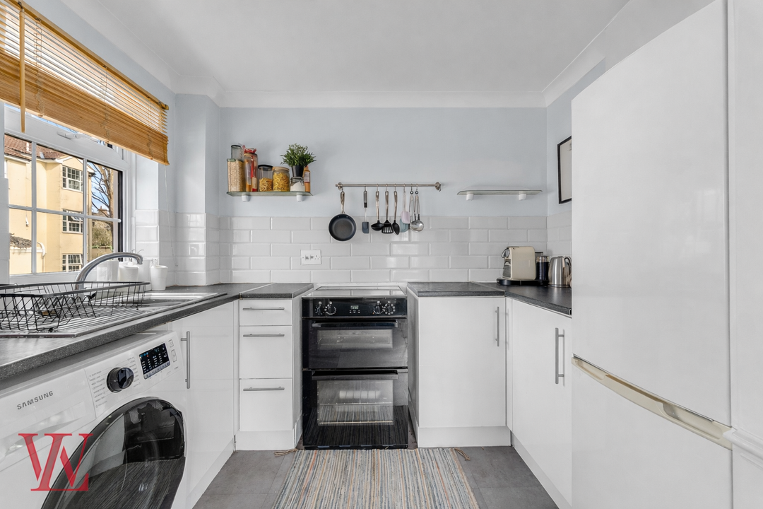 1 bed apartment for sale in Red Lion Court, Bishop's Stortford, Hertfordshire 3