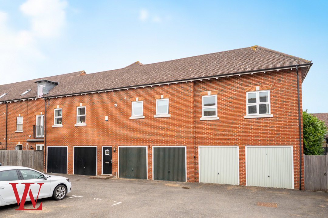 2 bed for sale in Cavell Drive, Bishop's Stortford, Hertfordshire  - Property Image 1