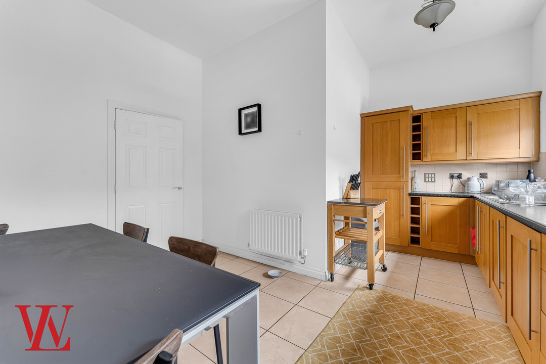 2 bed for sale in Cavell Drive, Bishop's Stortford, Hertfordshire 5