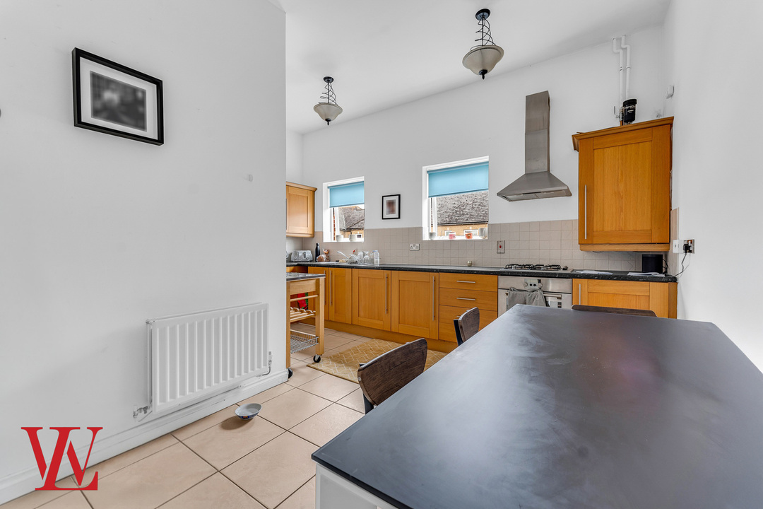 2 bed for sale in Cavell Drive, Bishop's Stortford, Hertfordshire  - Property Image 4