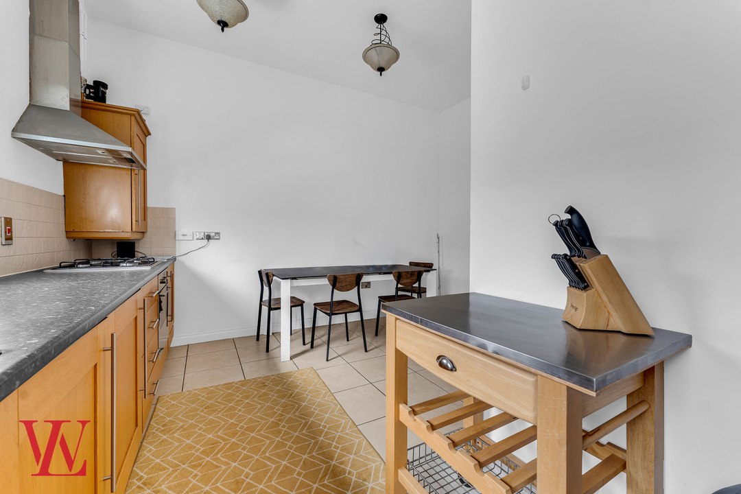 2 bed for sale in Cavell Drive, Bishop's Stortford, Hertfordshire  - Property Image 7