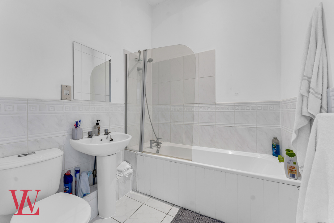 2 bed for sale in Cavell Drive, Bishop's Stortford, Hertfordshire  - Property Image 14