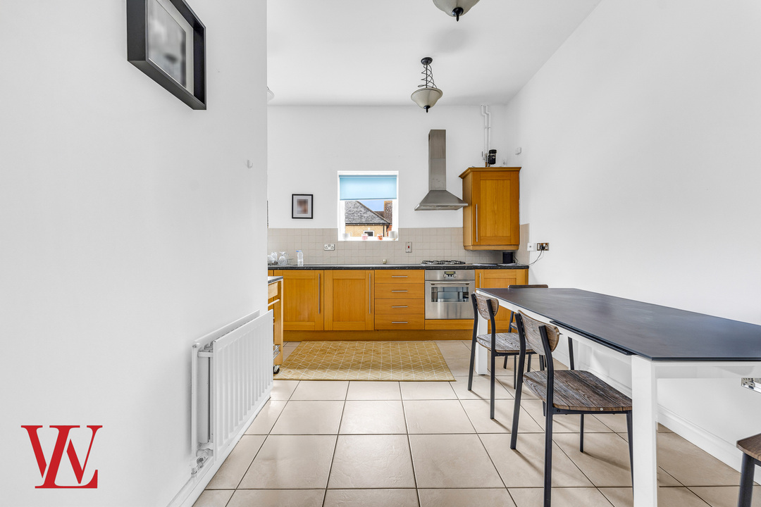 2 bed for sale in Cavell Drive, Bishop's Stortford, Hertfordshire  - Property Image 5