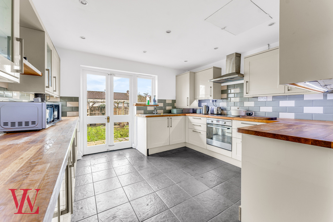 2 bed end of terrace house for sale in Cambridge Road, Sawbridgeworth, Hertfordshire 2