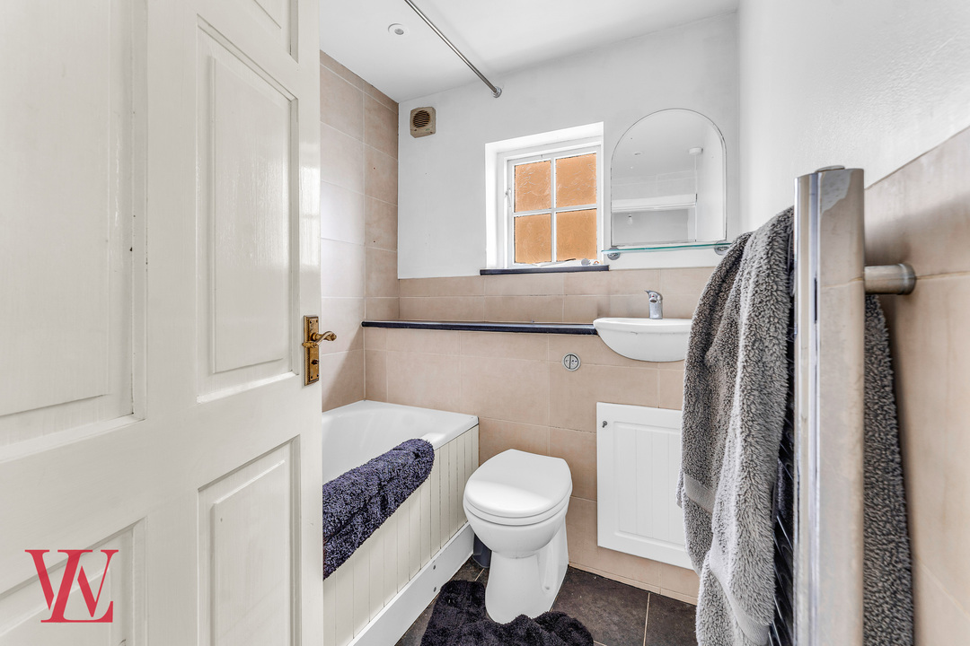 2 bed end of terrace house for sale in Cambridge Road, Sawbridgeworth, Hertfordshire 11