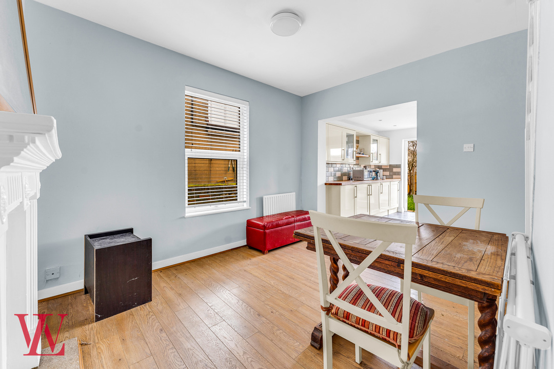 2 bed end of terrace house for sale in Cambridge Road, Sawbridgeworth, Hertfordshire  - Property Image 5