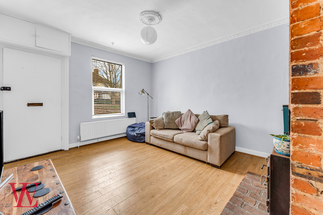 2 bed end of terrace house for sale in Cambridge Road, Sawbridgeworth, Hertfordshire 8