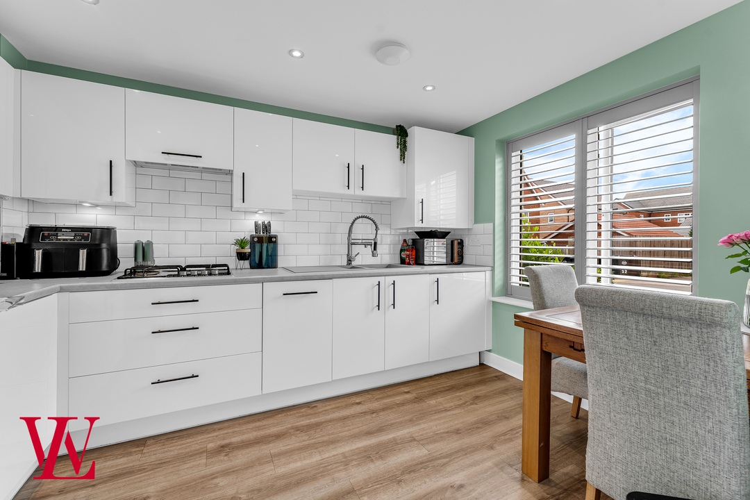 3 bed semi-detached house for sale in Thorpe Road, Bishop's Stortford  - Property Image 4