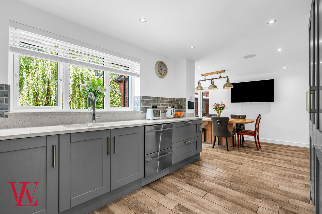 6 bed detached house for sale in Newman Road, Little Canfield, Dunmow, Essex 4