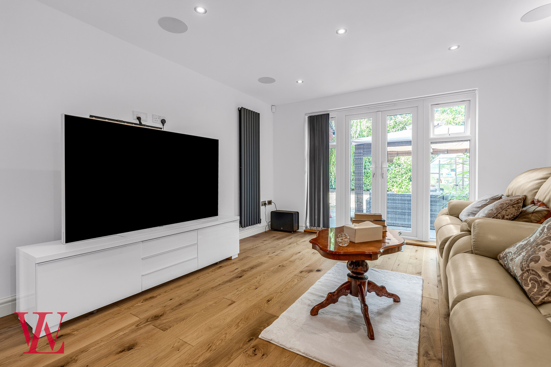 6 bed detached house for sale in Newman Road, Little Canfield, Dunmow, Essex  - Property Image 11
