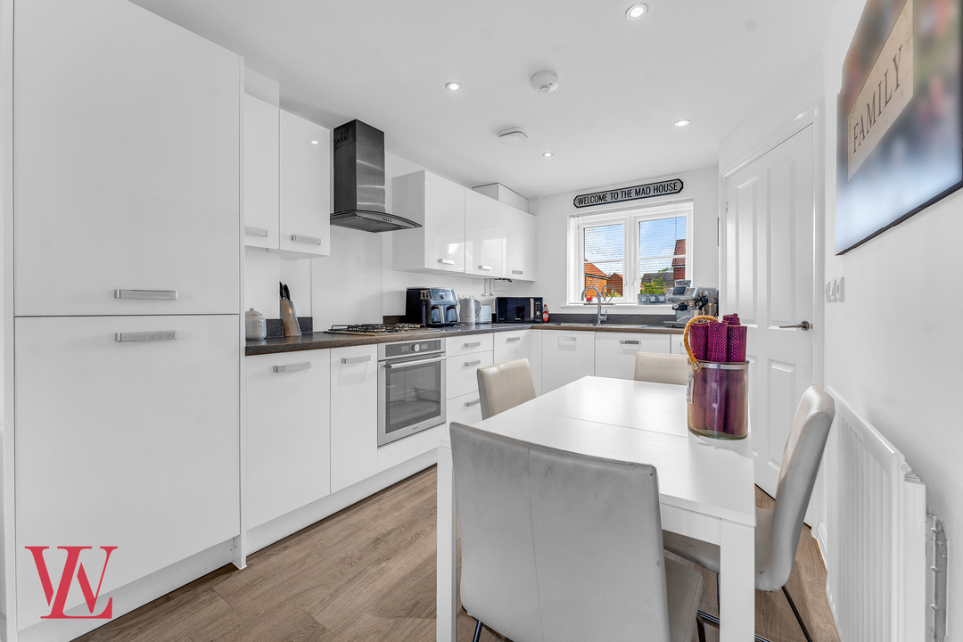 2 bed end of terrace house for sale in Davey Road, Bishop's Stortford, Hertfordshire 4