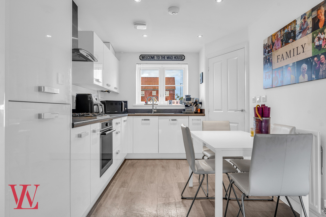 2 bed end of terrace house for sale in Davey Road, Bishop's Stortford, Hertfordshire  - Property Image 4