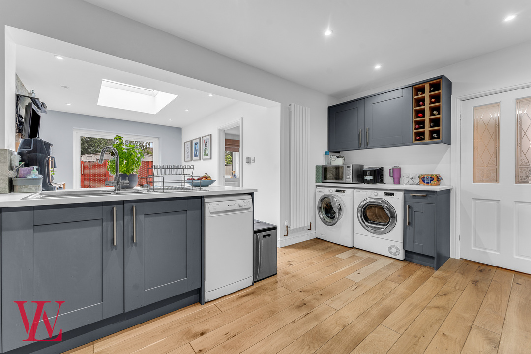 3 bed semi-detached house for sale in Urban Road, Bishop's Stortford, Hertfordshire  - Property Image 5