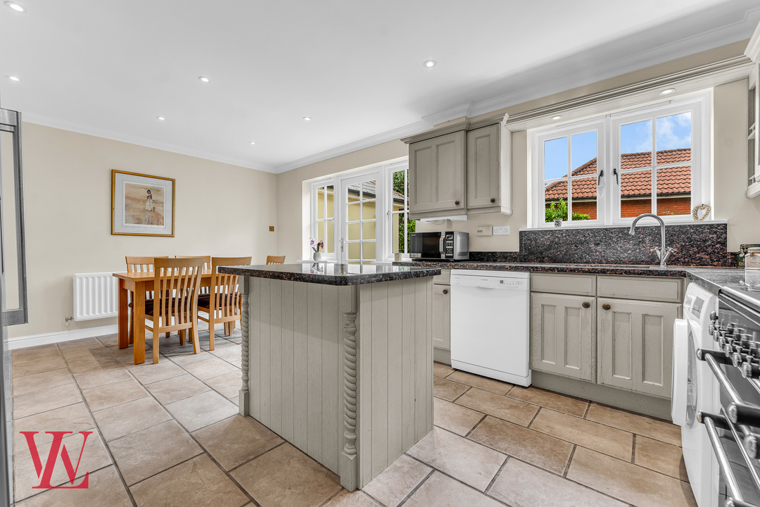 2 bed semi-detached house for sale in The Shearers, Bishop's Stortford, Hertfordshire  - Property Image 3