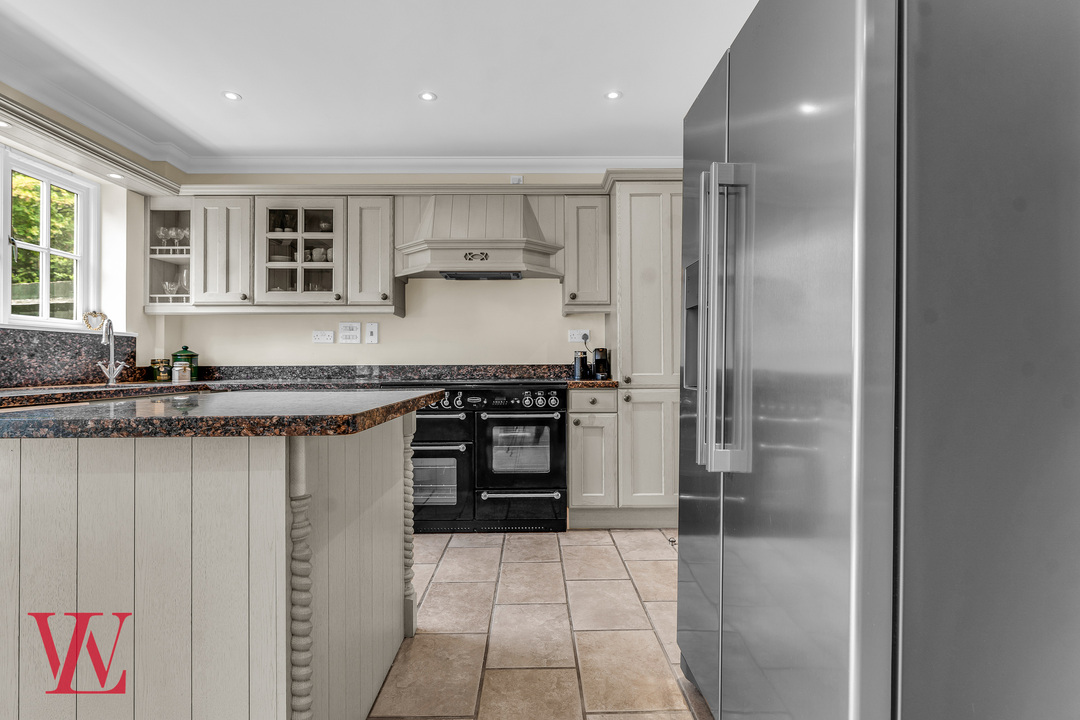 2 bed semi-detached house for sale in The Shearers, Bishop's Stortford, Hertfordshire 3