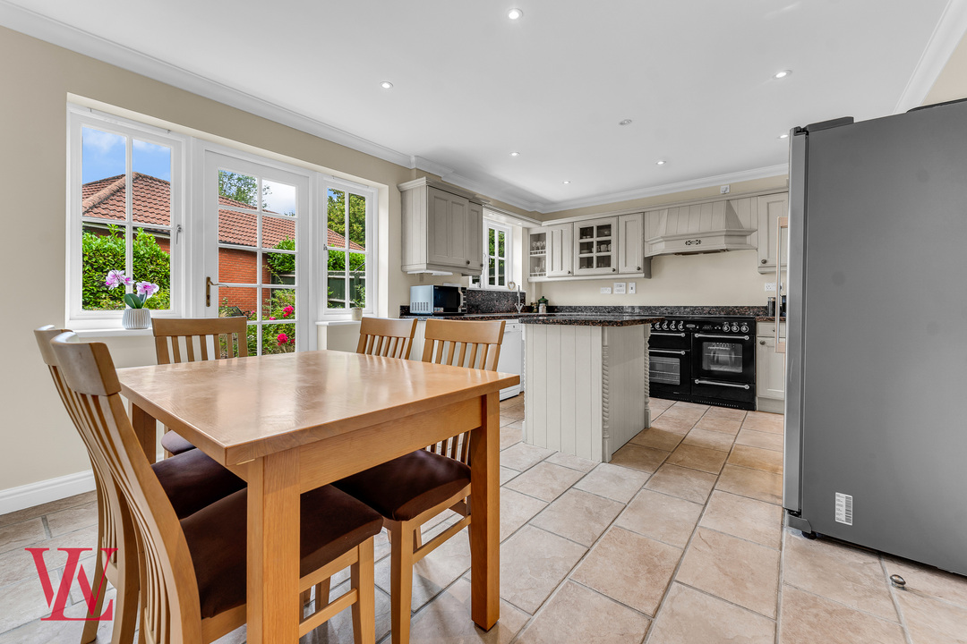 2 bed semi-detached house for sale in The Shearers, Bishop's Stortford, Hertfordshire  - Property Image 2