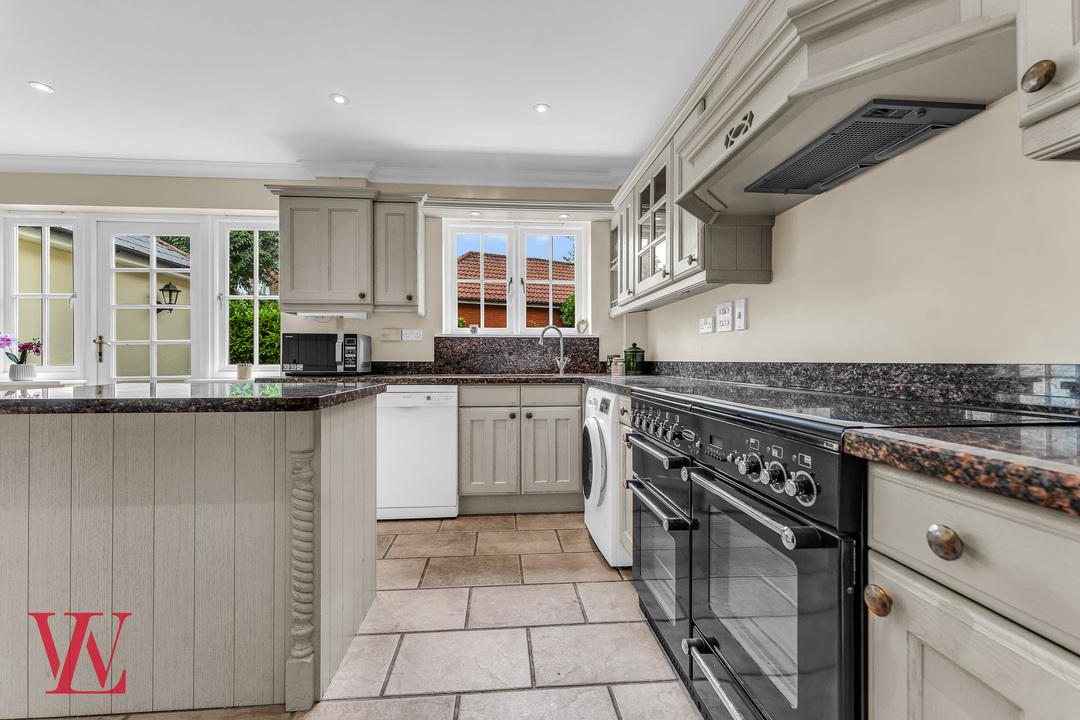 2 bed semi-detached house for sale in The Shearers, Bishop's Stortford, Hertfordshire 4