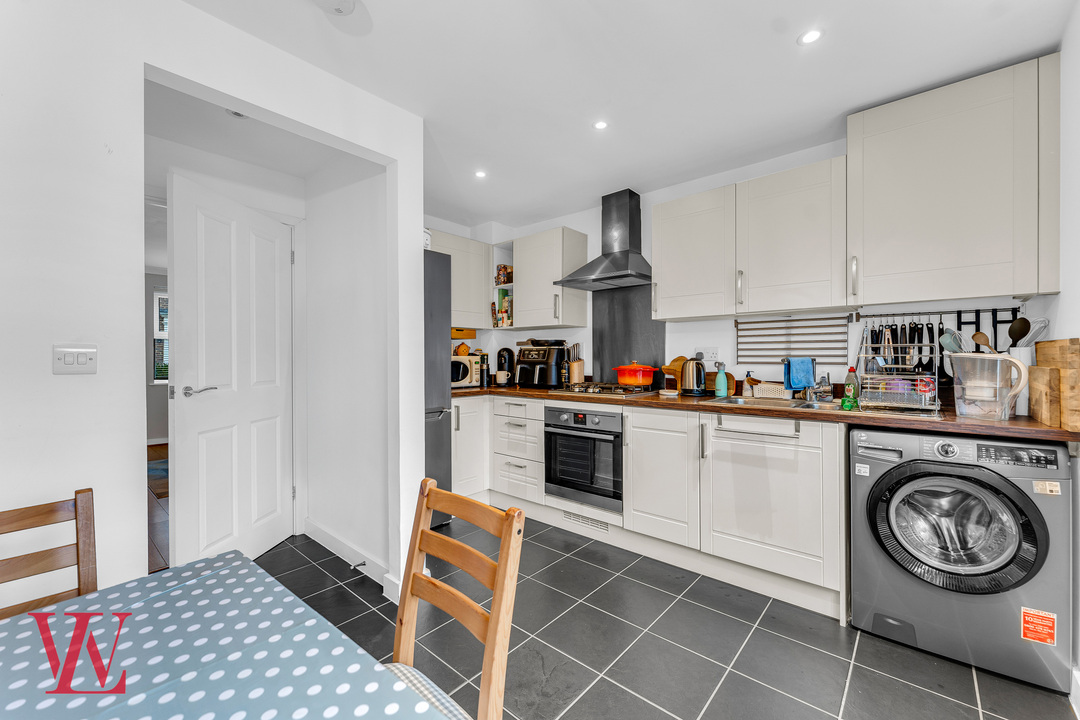 2 bed semi-detached house for sale in Gill Edge, Stansted, Essex  - Property Image 5