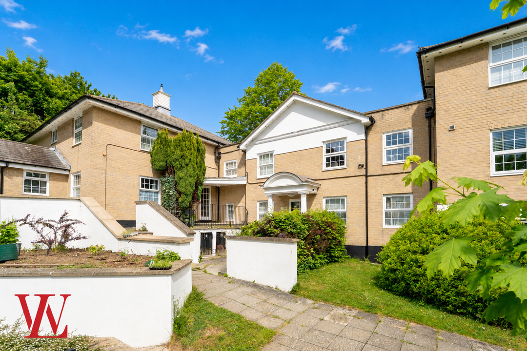 1 bed apartment for sale in Chelmsford House, Chelmsford Road, Dunmow, Essex - Property Image 1