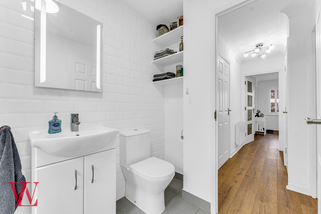 1 bed apartment for sale in Chelmsford House, Chelmsford Road, Dunmow, Essex 10
