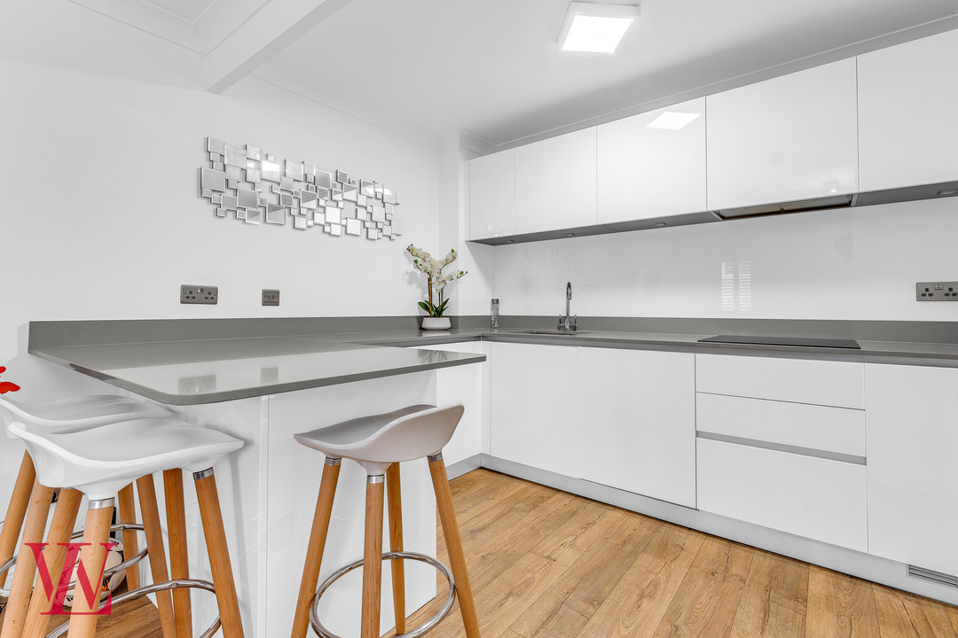 1 bed apartment for sale in Chelmsford House, Chelmsford Road, Dunmow, Essex 4