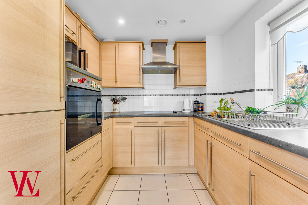 2 bed apartment for sale in Waggoners Court, Legions Way, Bishop's Stortford, Hertfordshire 4