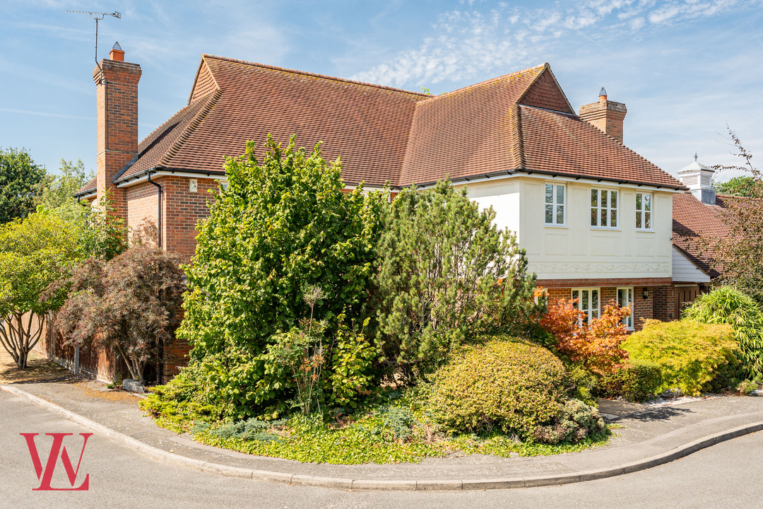 5 bed detached house for sale in Chestnut Drive, Hatfield Heath, Bishop's Stortford, Essex  - Property Image 2