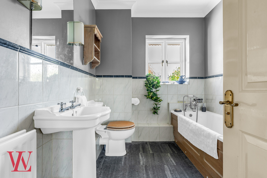 5 bed detached house for sale in Chestnut Drive, Hatfield Heath, Bishop's Stortford, Essex  - Property Image 33