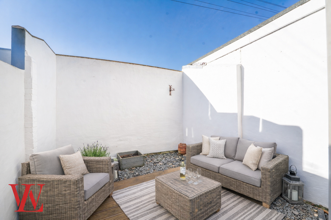 1 bed terraced house for sale in Grove Place, Bishop's Stortford, Hertfordshire  - Property Image 10