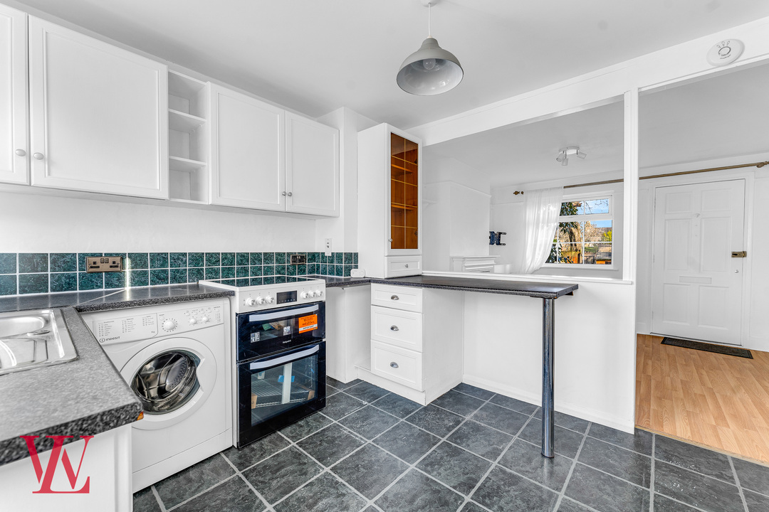 1 bed terraced house for sale in Grove Place, Bishop's Stortford, Hertfordshire 3