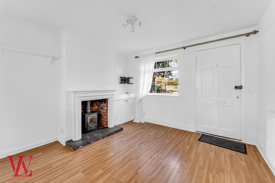 1 bed terraced house for sale in Grove Place, Bishop's Stortford, Hertfordshire 2