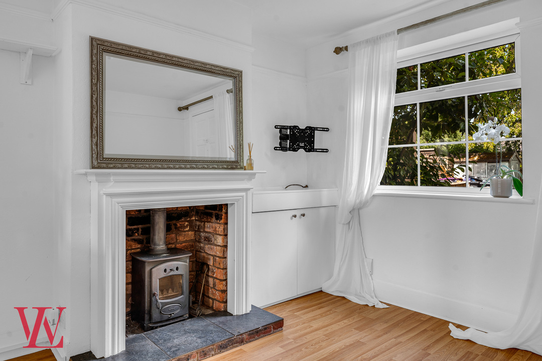 1 bed terraced house for sale in Grove Place, Bishop's Stortford, Hertfordshire 3
