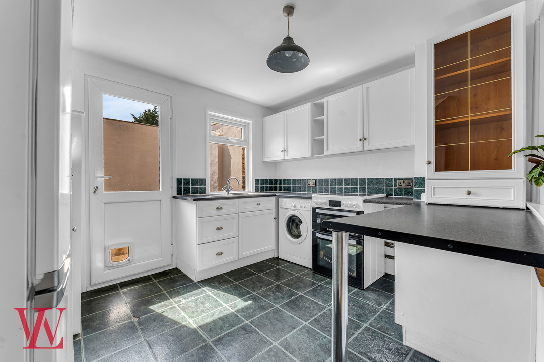 1 bed terraced house for sale in Grove Place, Bishop's Stortford, Hertfordshire  - Property Image 7