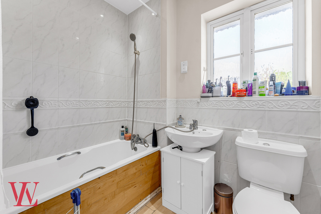 4 bed terraced house for sale in The Coppice, Friedberg Avenue, Bishop's Stortford, Hertfordshire  - Property Image 12