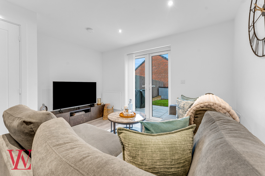 2 bed semi-detached house for sale in Stephenson Drive, Bishop's Stortford 3