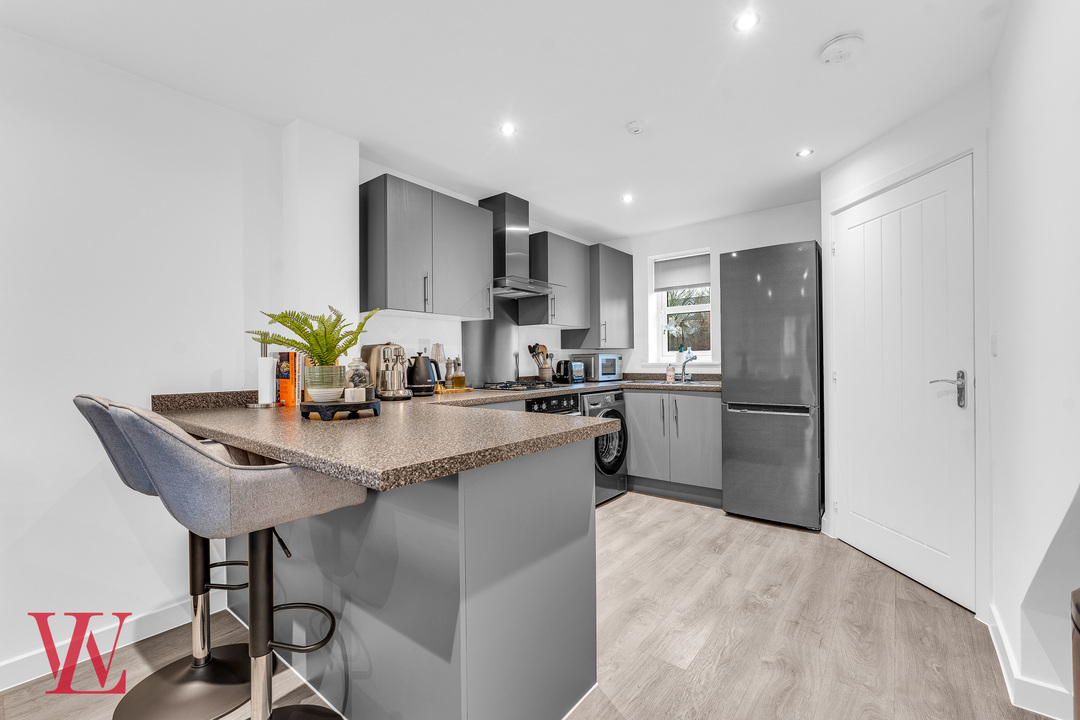 2 bed semi-detached house for sale in Stephenson Drive, Bishop's Stortford 4