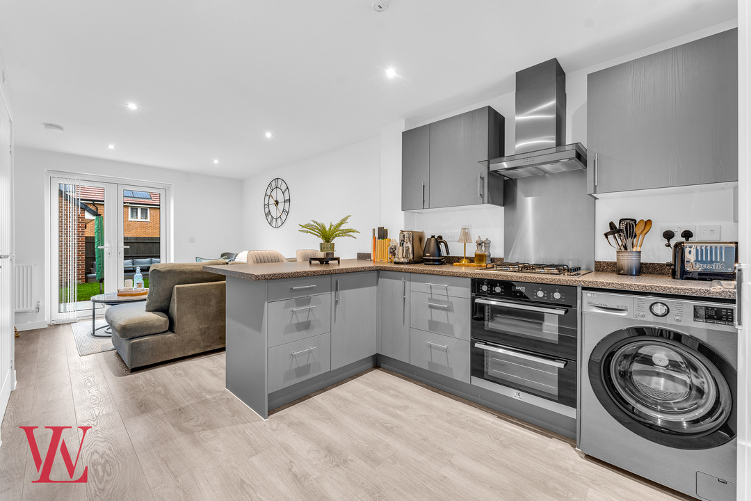 2 bed semi-detached house for sale in Stephenson Drive, Bishop's Stortford 2