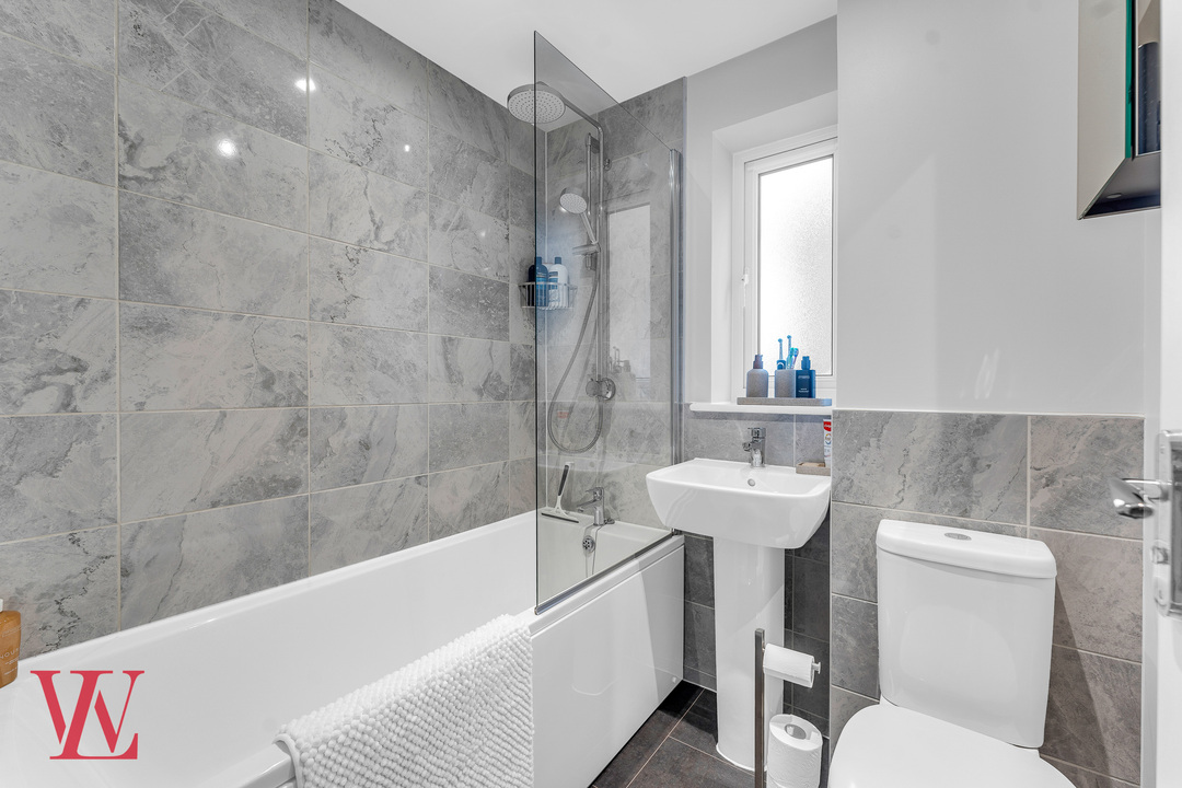 2 bed semi-detached house for sale in Stephenson Drive, Bishop's Stortford  - Property Image 8