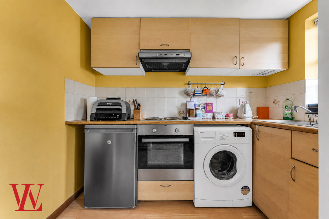 1 bed end of terrace house for sale in London Road, Bishop's Stortford, Hertfordshire 4