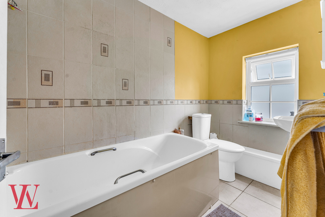 1 bed end of terrace house for sale in London Road, Bishop's Stortford, Hertfordshire 8
