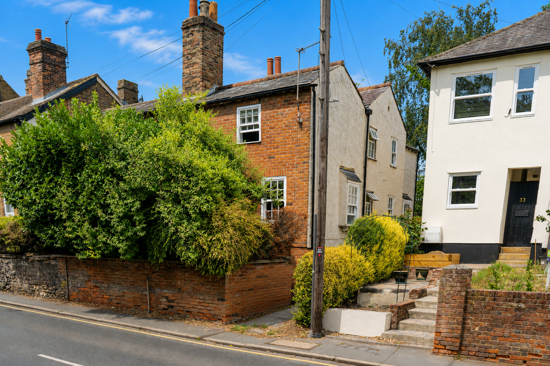 1 bed end of terrace house for sale in London Road, Bishop's Stortford, Hertfordshire
