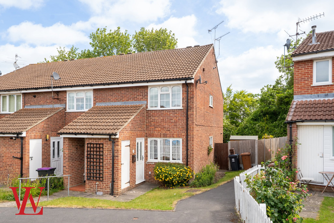 1 bed maisonette for sale in Ashdale, Bishop's Stortford, Hertfordshire - Property Image 1