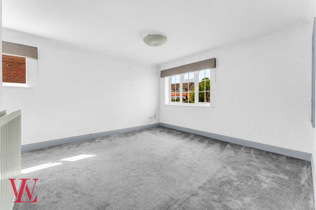 1 bed maisonette for sale in Ashdale, Bishop's Stortford, Hertfordshire  - Property Image 3