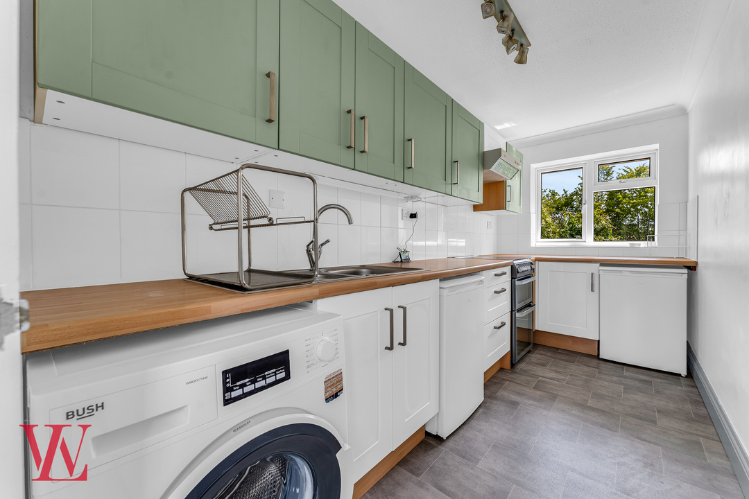 1 bed maisonette for sale in Ashdale, Bishop's Stortford, Hertfordshire  - Property Image 4
