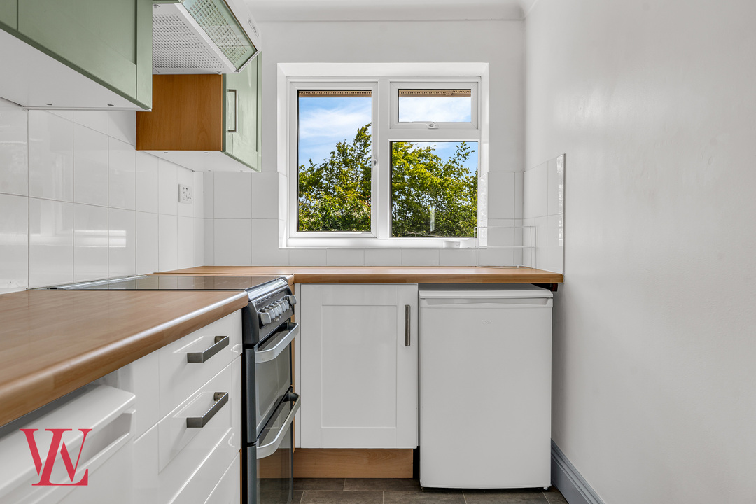 1 bed maisonette for sale in Ashdale, Bishop's Stortford, Hertfordshire  - Property Image 6