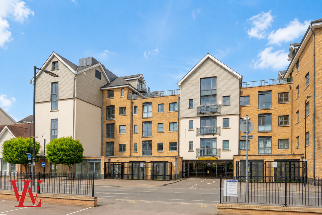 2 bed apartment for sale in Riverside Wharf, Riverside, Bishop's Stortford, Hertfordshire